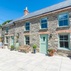 Min y Don, stone cottage by the edge of the sea, Llangrannog