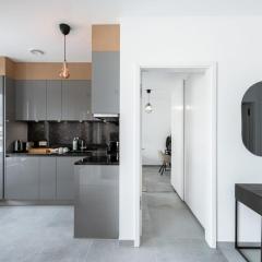 Lux 1BR King Bed, Balcony, Near City Center