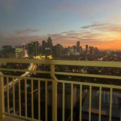 Near Bgc Ortigas 1Br Wi-Fi Netflix balcony skyline