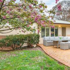 Stunning Katoomba Home with Lush Garden&Playground