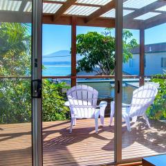 Bermagui Bay Beach House Bungalow in the heart of Bermagui
