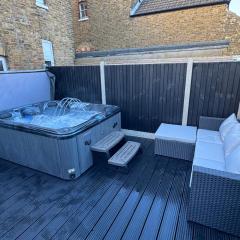 Broadway Terrace with Hot tub