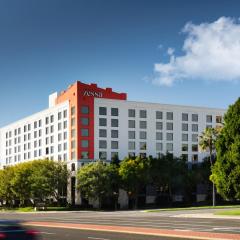 Hotel Zessa Santa Ana, a DoubleTree by Hilton