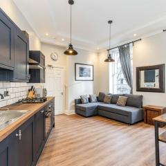 REFURBISHED QUIET 3 BEDROOM FLAT BY HIGH STREET,TRAMS and BUSES - OR 25 MINS WALK TO CENTRE
