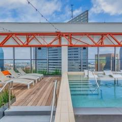 CozySuites TWO Stunning Condo with SKY POOL