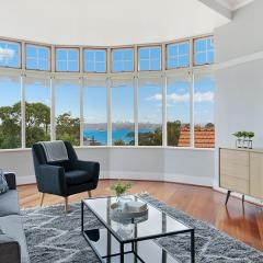Huge Harbour View Apartment In Historic Home