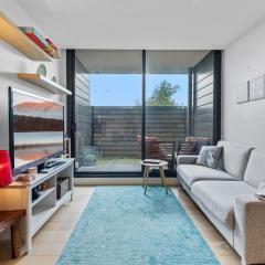 Chic 1-Bed Near Park, Function Centre and Shops