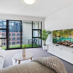 Cosy 2-Bed Moments from Shops and Melbourne Uni