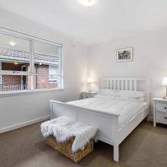Quiet 2-Bed Oasis for VIC Gardens & Yarra Trail