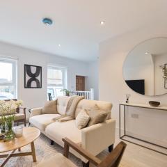 The Kingswood Place - Modern 2BDR with Terrace