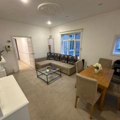 Lovely 3 bedroom maisonette with private roof terrace in Hammersmith