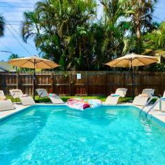 The Periwinkle, a heated pool home 10 min to beach