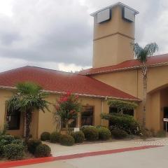 Red Roof Inn & Suites Houston – Humble/IAH Airport