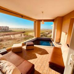 Ocean Gem - Exclusive Luxury, Balcony Pool, Beach, Surf & Views