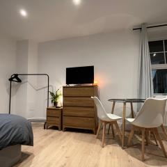 Cosy Maidstone Flat near Station (Town Centre)