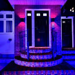 Luxury 6 Bedroom House, all with En-suite bathroom - West London - Wembley Stadium, OVO Arena 5 km