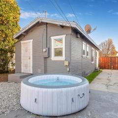 Luxe 2B1B Home in LA Sleeps 5 W. Jacuzzi