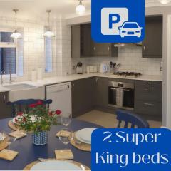 Pinewood Studios, Iver near Heathrow and Windsor XL 75sqm 2 King Bed Flat with 2 Parking Spaces
