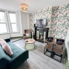 Lovely 2 bedroom flat in Shepherd's Bush with indoor fire place