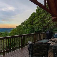 Dreamy Mountain Getaway~Hot Tub~Old Oak Lodge