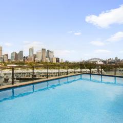 Cosy 1-Bed with Swimming Pool Facing Opera House