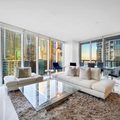 POOLSIDE CORNER 2 BEDROOMS ICON BRICKELL BAY & POOL VIEWS * 5 STAR SPA