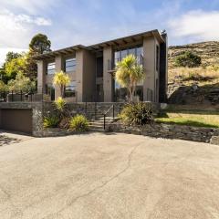 Luxurious Lake View Escape