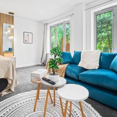 Luxury 2 Bedroom Apartment - City Centre - Secure Parking - Netflix - Wifi - 5BW