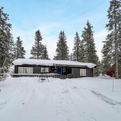 Stunning Home In yer With House A Mountain View