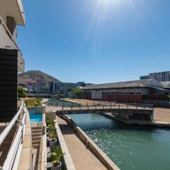 Canal-side Serenity: Stylish Apartment Retreat