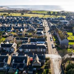 Golfers Cottage close to beach, Monifieth and Carnoustie courses