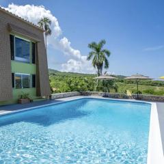 Refreshing Pool Side Room