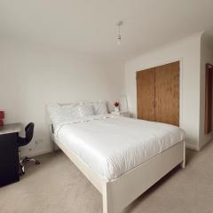 Specious en-suite room - a cosy homestay close to Tower Bridge