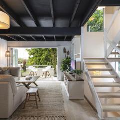 Beachside 2-Bed House with Pool, Courtyard & BBQ