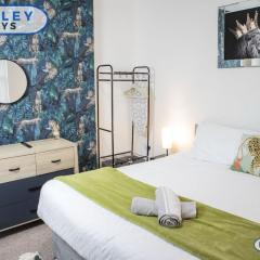 Manchester Apartment with Free Gated Parking by Daley Stays