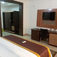 Immaculate Diamond Hotel & Apartments