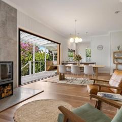 Fuller Holidays - Daisy's Beach House - Burns St Byron Town