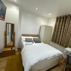 Beautiful Double Room with Free Wi-Fi and free parking