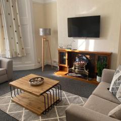 Chepstow House (5 BR with FREE on-steet parking)