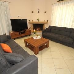 SPACIOUS COUNTRY APARTMENT
