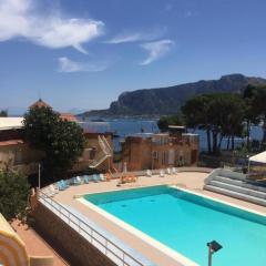 Medea Mondello Holiday