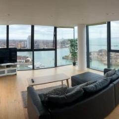 Stunning 3-Bed 3-Bath Apartment in Southampton