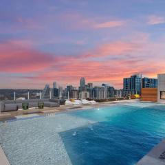 Luxury 2BR Rooftop Pool Austin by Barclé