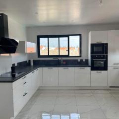 Appartement + piscine et extérieur