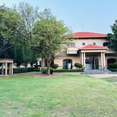 Crown Guesthouse Waterkloof