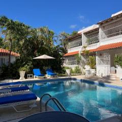 Fabulous condo, 5 mins from Mullins Beach.