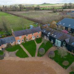 Charming Barn Retreat Near Pewsey & Woodborough