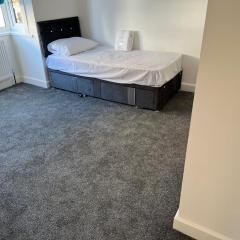 ENSUITE ROOM AT HAYES