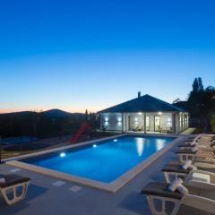 Villa Marijana - modern with pool