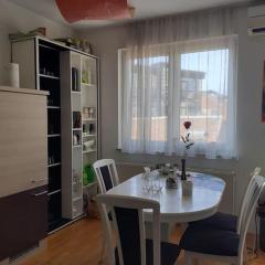 Greatly located/parking/balcony/2 bathrooms